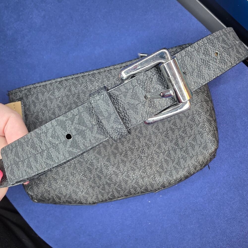 Michael Kors Waist Bag Crossbody Fanny Pack Black Gray Silver Hardware 1B - Picture 3 of 14